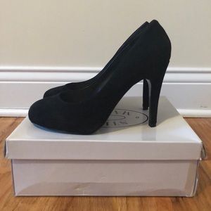 Steve Madden Remmedy black suede pumps